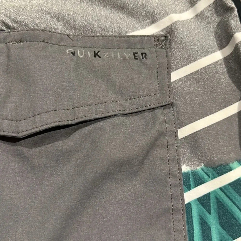 Quicksilver Boardshorts size 38 good condition !
